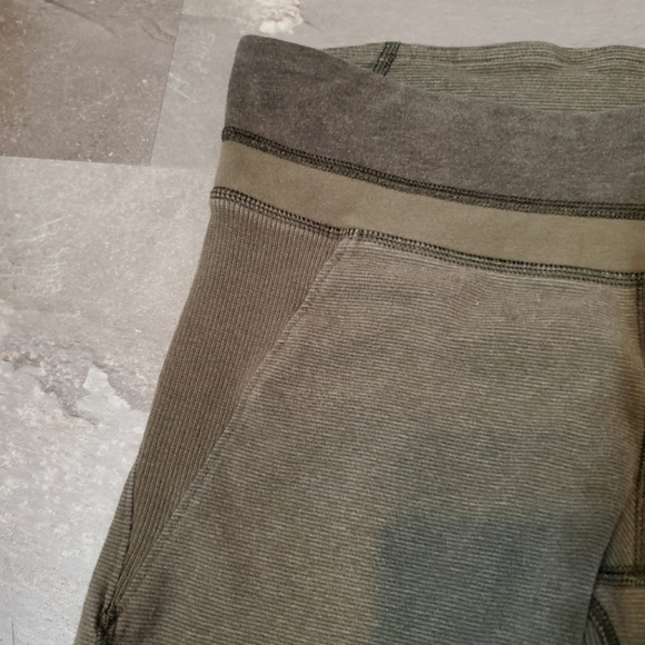 Lululemon Refine Crop. Capri. Small stripes. Olive green. Jogger style. Size 6. - Picture 9 of 16